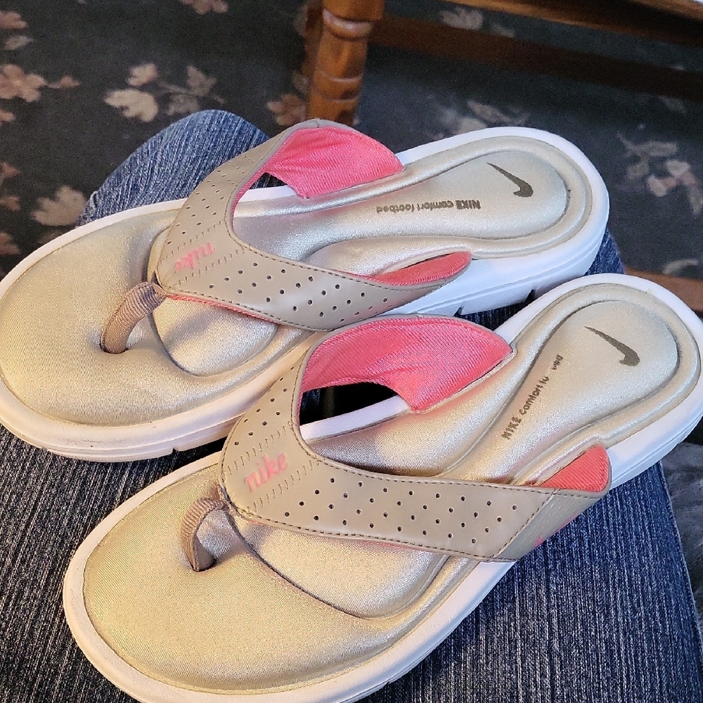 Nike Women's Sandals in Gold and Pink